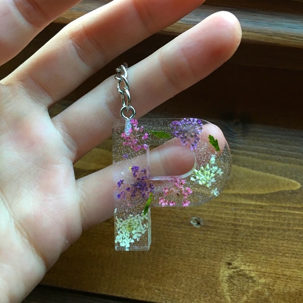 🌸 Handmade Resin P Keychain 🌸